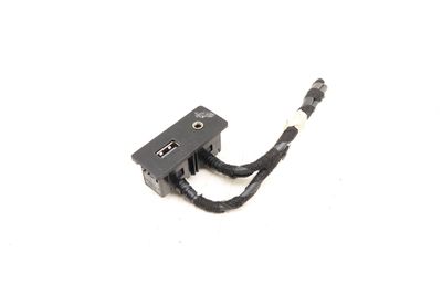 AUX-IN / USB SOCKET / PORT