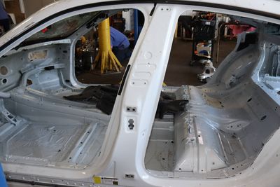 B PILLAR / FRAME / STRUCTURE CUTOUT 9J1809444Y