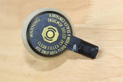 BRAKE FLUID RESERVOIR / TANK CAP 6772697