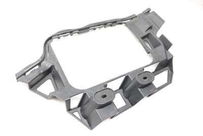 BUMPER GUIDE / MOUNT BRACKET 7P6807394A