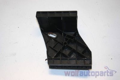 BUMPER MOUNT BRACKET / GUIDE 4D0807571