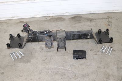 BUMPER REINFORCEMENT / TRAILER HITCH KIT 4M0803881A