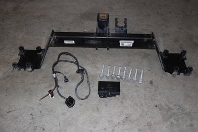 BUMPER REINFORCEMENT / TRAILER TOW HITCH w/ MODULE 4M0803881A