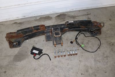 BUMPER REINFORCEMENT / TRAILER TOW HITCH w/ MODULE 7L5803921N