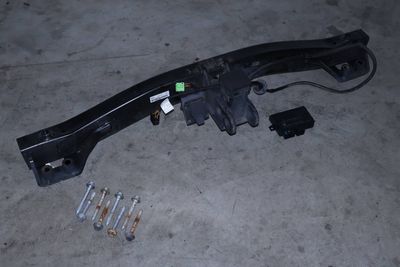 BUMPER REINFORCEMENT / TRAILER TOW HITCH w/ MODULE