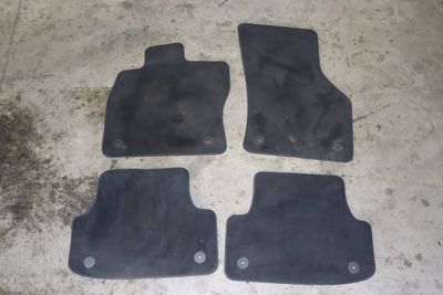 CARPET FLOOR MAT SET 8V1864435