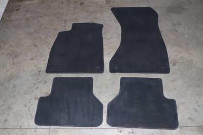 CARPET FLOOR MAT SET 8W1863691B