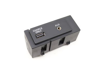 CENTER CONSOLE USB / AUX-IN SOCKET 8V0035726A