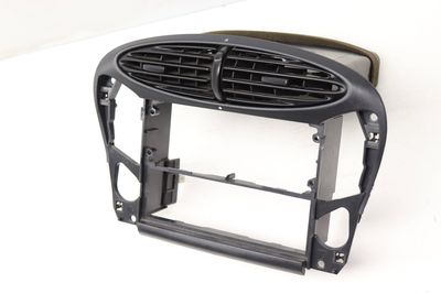 CENTER DASH AIR VENT / STEREO TRIM