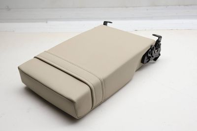 Center Seat Armrest / Cup Holder 7P6885081M