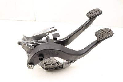 CLUTCH / BRAKE PEDAL CLUSTER ASSEMBLY 6859640