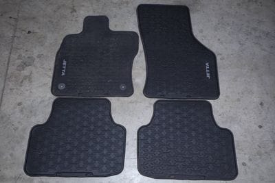 COMPLETE RUBBER FLOOR MAT SET (JETTA) 17B061550