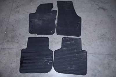 COMPLETE RUBBER FLOOR MAT SET (PASSAT) 561061550E