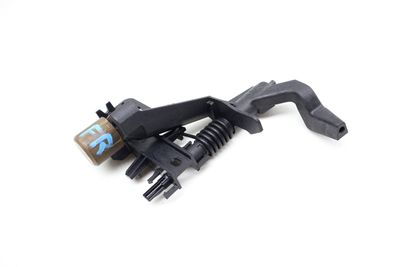 DOOR MOUNT BRACKET / LEVER