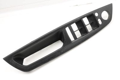 DOOR PANEL SWITCH TRIM / PANEL 7137137