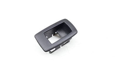 DOOR PANEL TRUNK SWITCH TRIM / BEZEL 7438587