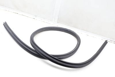 DOOR SEAL / WEATHER STRIPPING 7046101
