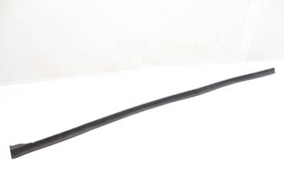 DOOR SEAL / WEATHER STRIPPING / GASKET (LOWER) 8223663