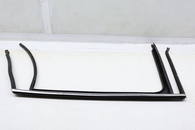 DOOR WINDOW GLASS CHANNEL / SEAL 3CM839431