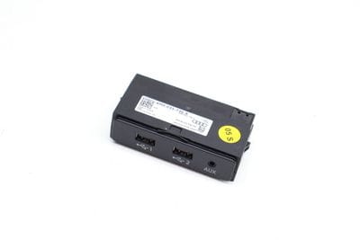 Dual USB / AUX-IN Socket 4M0035736A