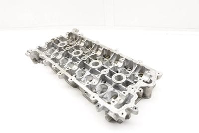 ENGINE CYLINDER HEAD / CAMSHAFT COVER