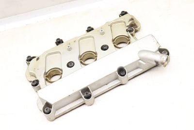 ENGINE VALVE / CYLINDER HEAD COVER 06E103472N