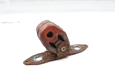 Exhaust Hanger Bracket / Rubber Isolator Mount 7L6253147