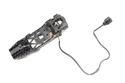 EXTERIOR DOOR HANDLE BRACKET 7P5839885B