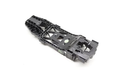 EXTERIOR DOOR HANDLE BRACKET 7P6839885