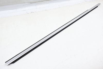 EXTERIOR DOOR WINDOW SLOT SEAL / TRIM 3C8837476F