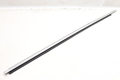 EXTERIOR DOOR WINDOW SLOT SEAL / TRIM 4M0853283