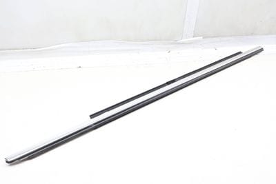 EXTERIOR DOOR WINDOW SLOT SEAL / TRIM 8U0853284