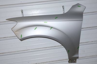 FENDER 4L0821101
