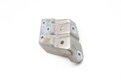 FENDER MOUNT / BRACKET 7P6821152A