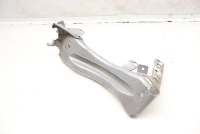 FENDER MOUNT / BRACKET 8J0821135F