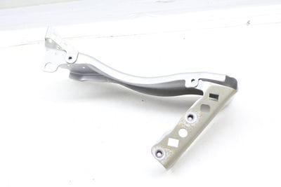 FENDER MOUNT BRACKET 8J0821136F