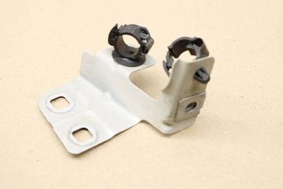 FENDER MOUNT / BRACKET (CENTER) 7204500