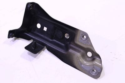 FENDER SUPPORT BRACKET 8P0821135A