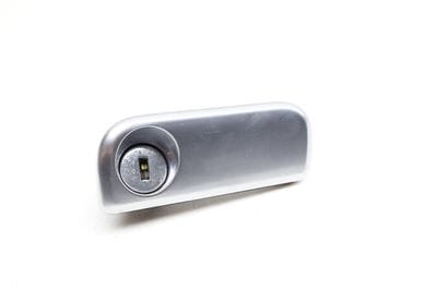 GLOVE BOX HANDLE / LOCK CYLINDER