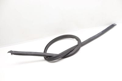 HOOD SEAL / WEATHER STRIPPING (CENTER) 8240742