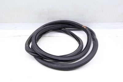 INNER DOOR SEAL / WEATHER STRIPPING 5C6867912B