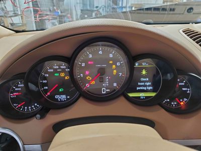 Instrument Cluster / Speedometer 7P5920901AP