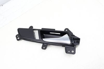 INTERIOR DOOR HANDLE / RELEASE 561837114