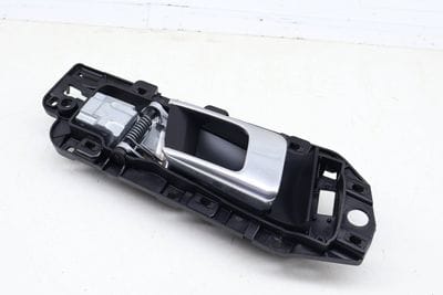 INTERIOR DOOR HANDLE / RELEASE