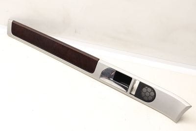 INTERIOR DOOR HANDLE w/ WOOD TRIM 7L6867439