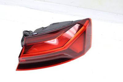 LED TAIL LIGHT / LAMP (OUTER) 8W6945092AB