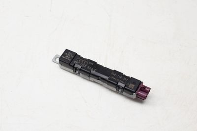 Lower Antenna Booster 8R0035225C