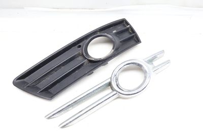 LOWER BUMPER GRILLE / FOG LIGHT COVER 3C8853666C