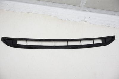 Lower Center Bumper Air Grille / Trim 7P6853673