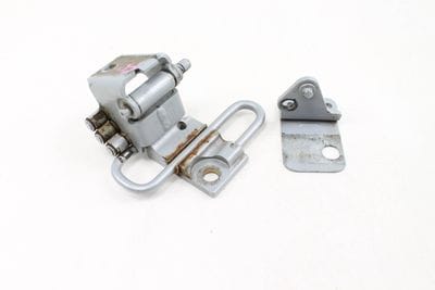LOWER DOOR HINGE 4B0831412A